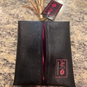 Makeup Junkie Black Viper. Brand new, w/ tag